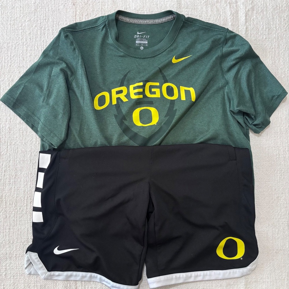 Nike Oregon Ducks Youth XL Green Dri-FIT Shirt and Black Basketball Shorts Set